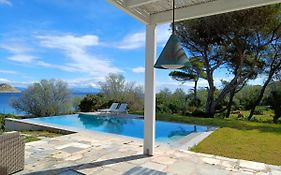 Summer Villa in Porto Rafti